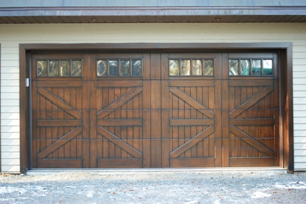 Notre porte de garage de bois massif